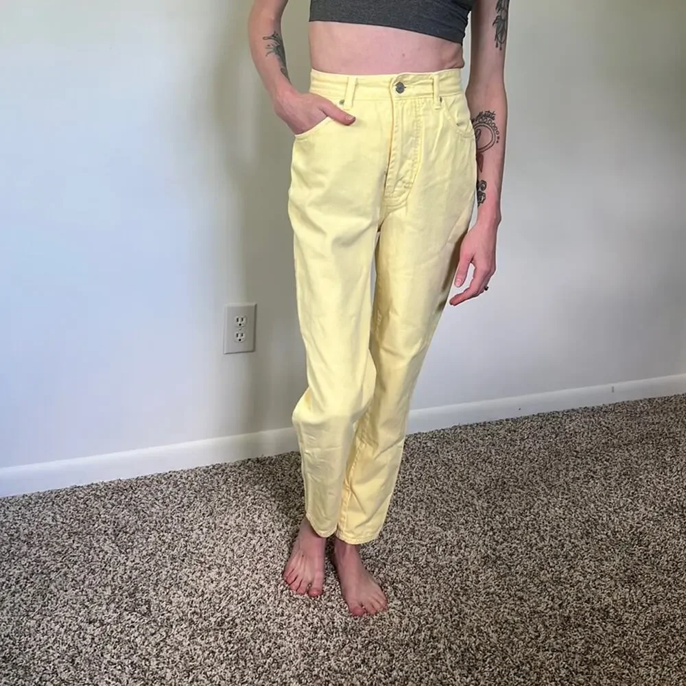 Vintage 90's BONGO Pastel Yellow High Waist Cotton Mom-Jeans